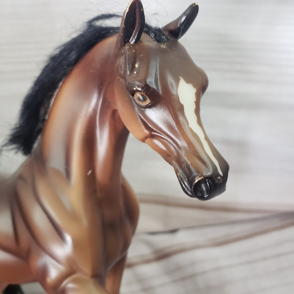 ๐SOLD๐Breyer Brown Quarter Horse Black Hair 7.5 x 6.5 Inch Cut Hair Paint Wear - Picture 2 of 10